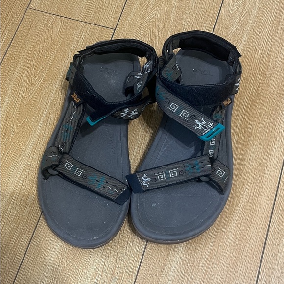 TEVAs Mens Black and Gray Sandals size 9.5 - Picture 1 of 4